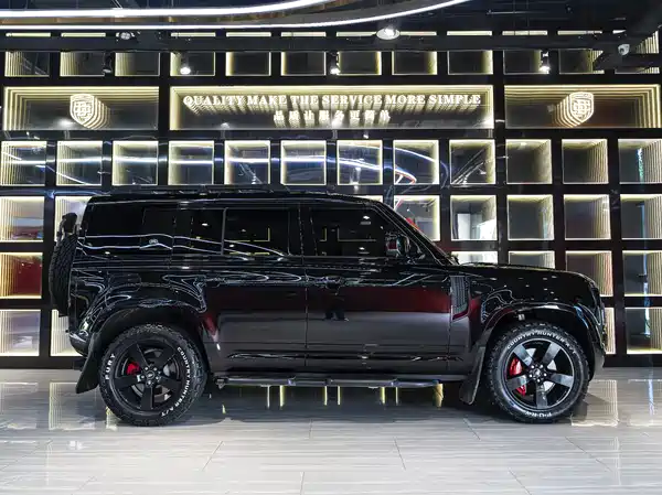 Land Rover Defender 2024
