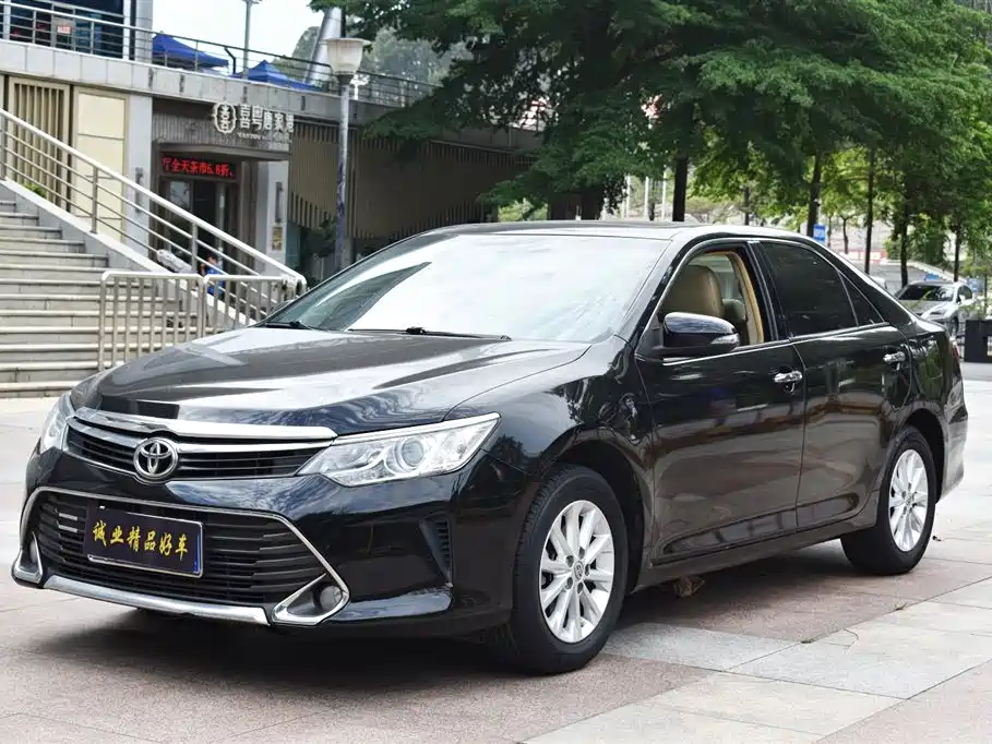 Toyota Camry 2015 — фото 1