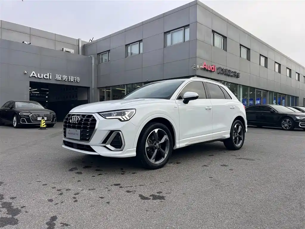 Audi Q3 2020 — фото 1