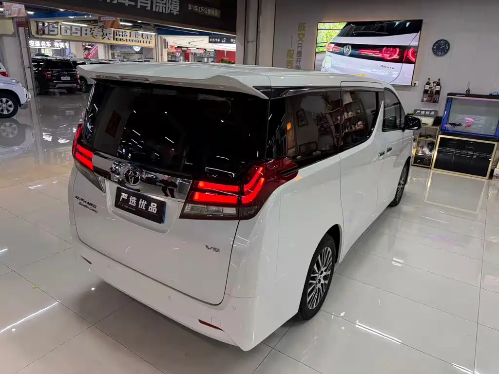 Toyota Alphard 2017 — фото 9