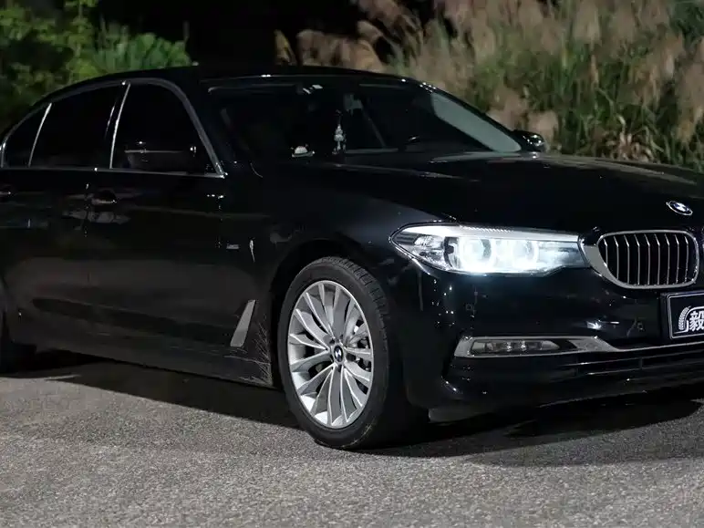 BMW 5 Series 2018 — фото 3