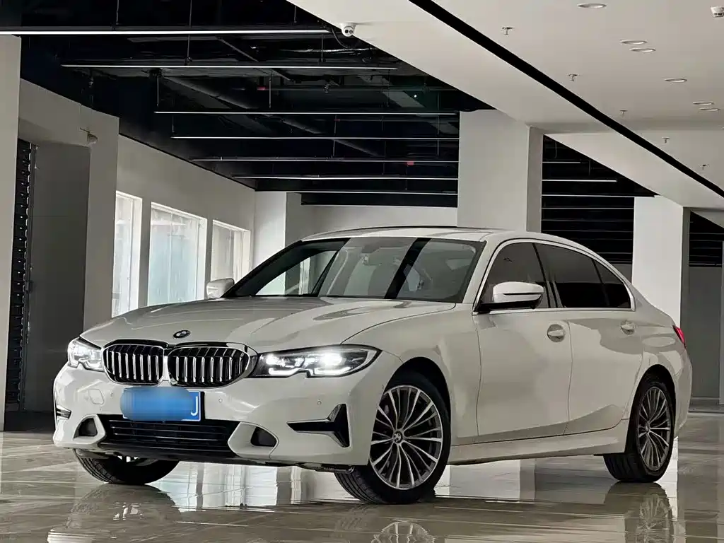 BMW 3 Series 2019 — фото 1