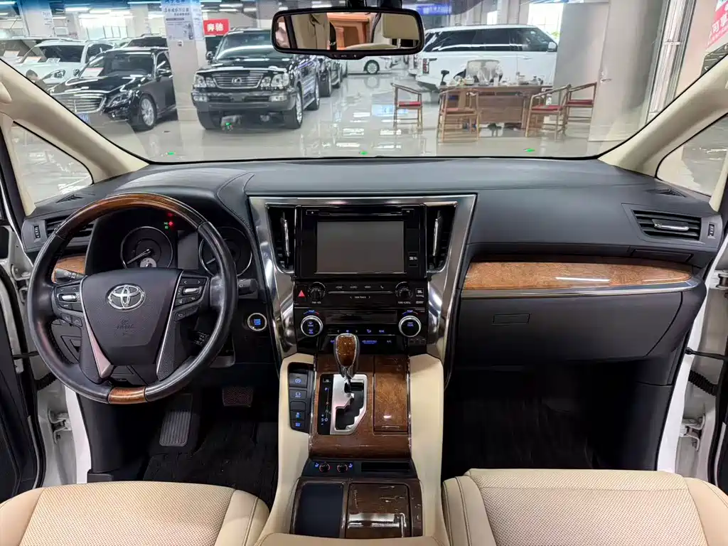 Toyota Alphard 2017 — фото 10