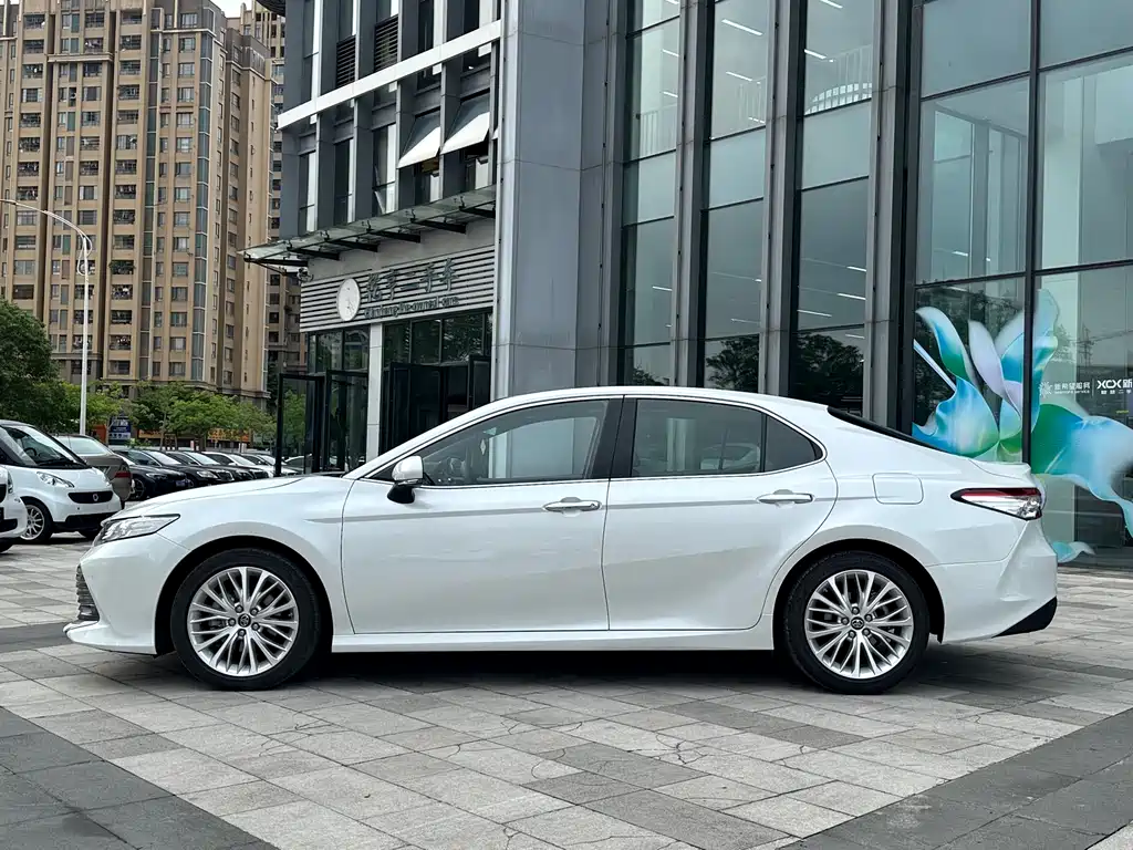 Toyota Camry 2020 — фото 4