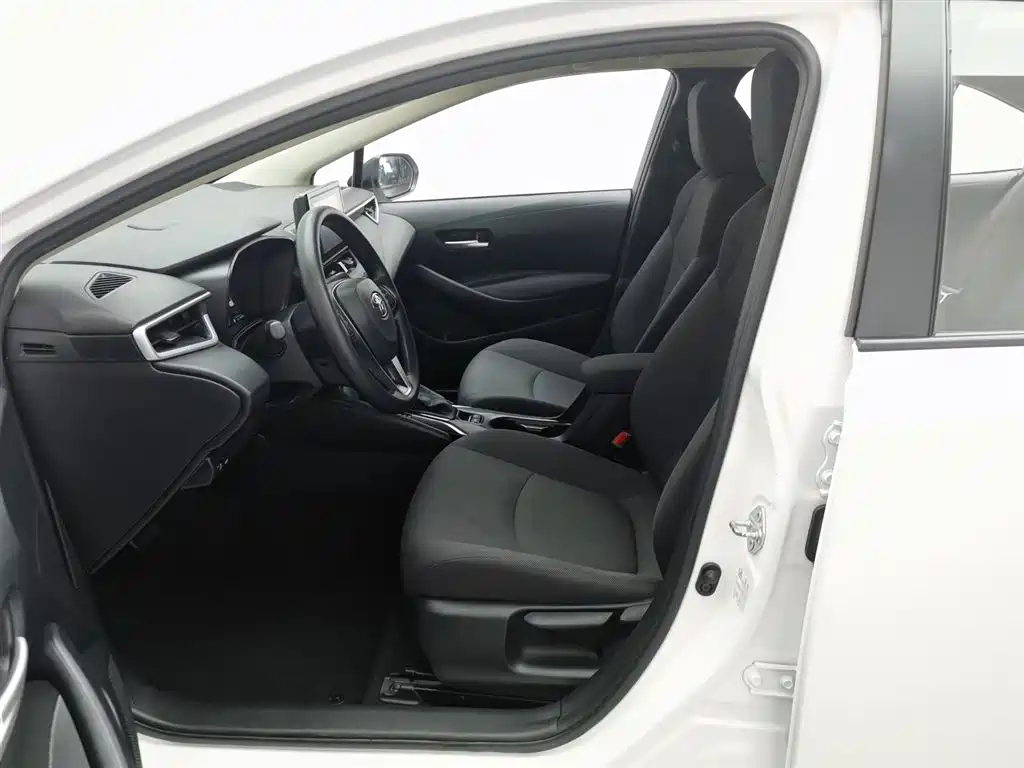 Toyota Corolla 2023 — фото 10