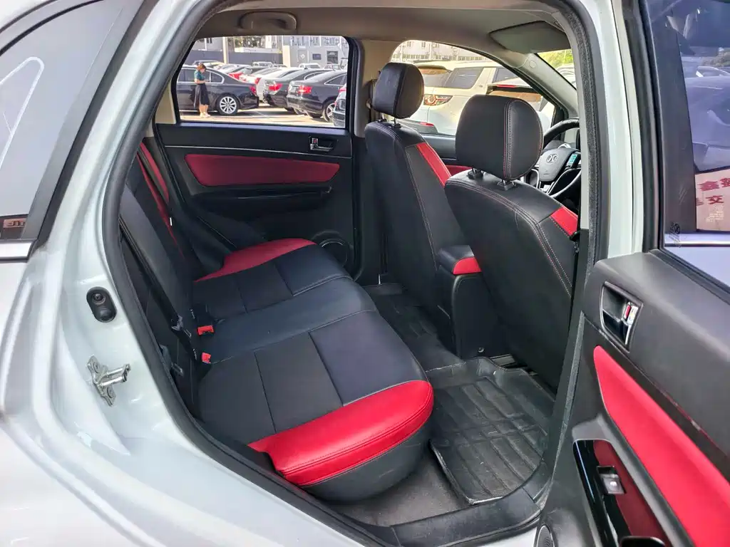 BAIC New Energy EX 2018 — фото 15