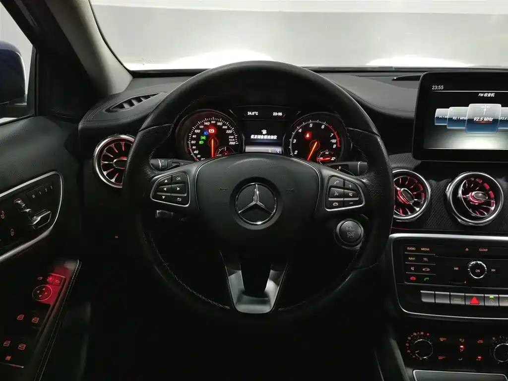 Mercedes-Benz GLA 2018 — фото 11