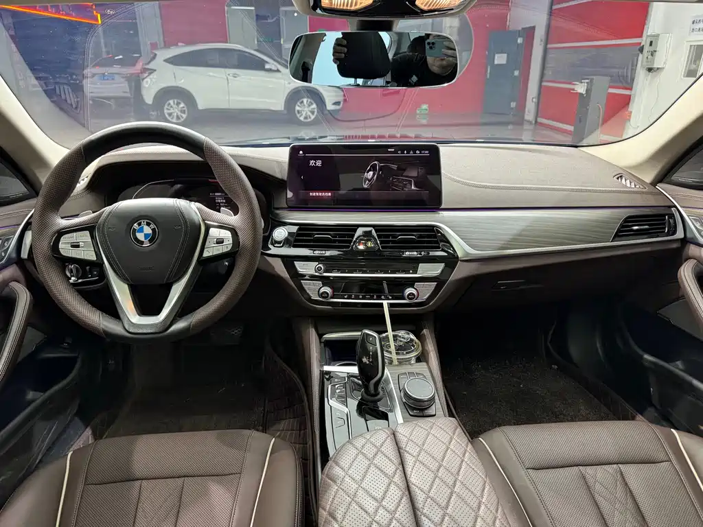 BMW 5 Series 2021 — фото 12