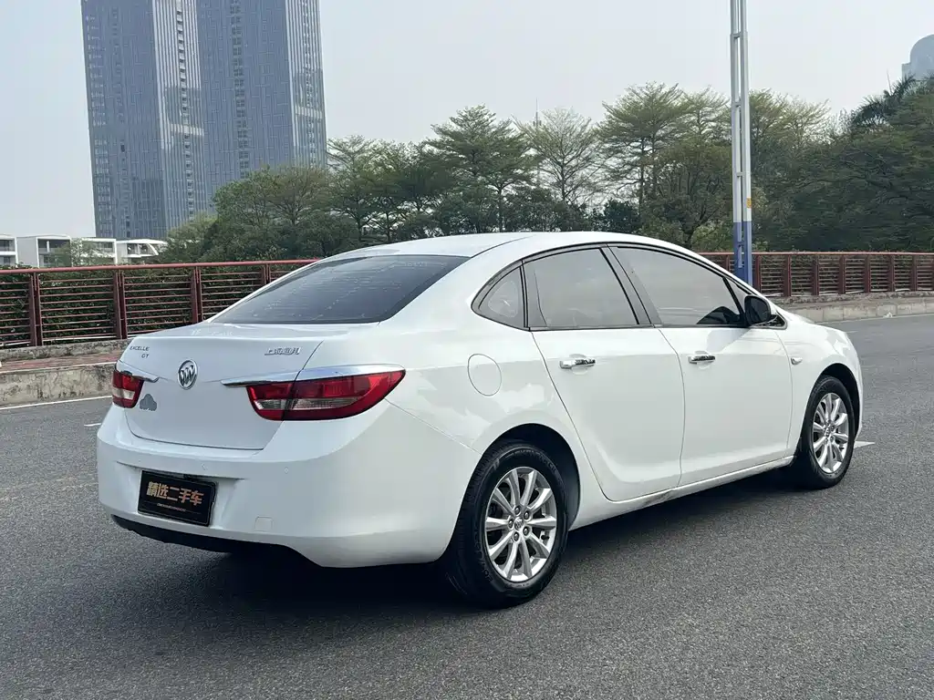 Buick Excelle 2015 — фото 17