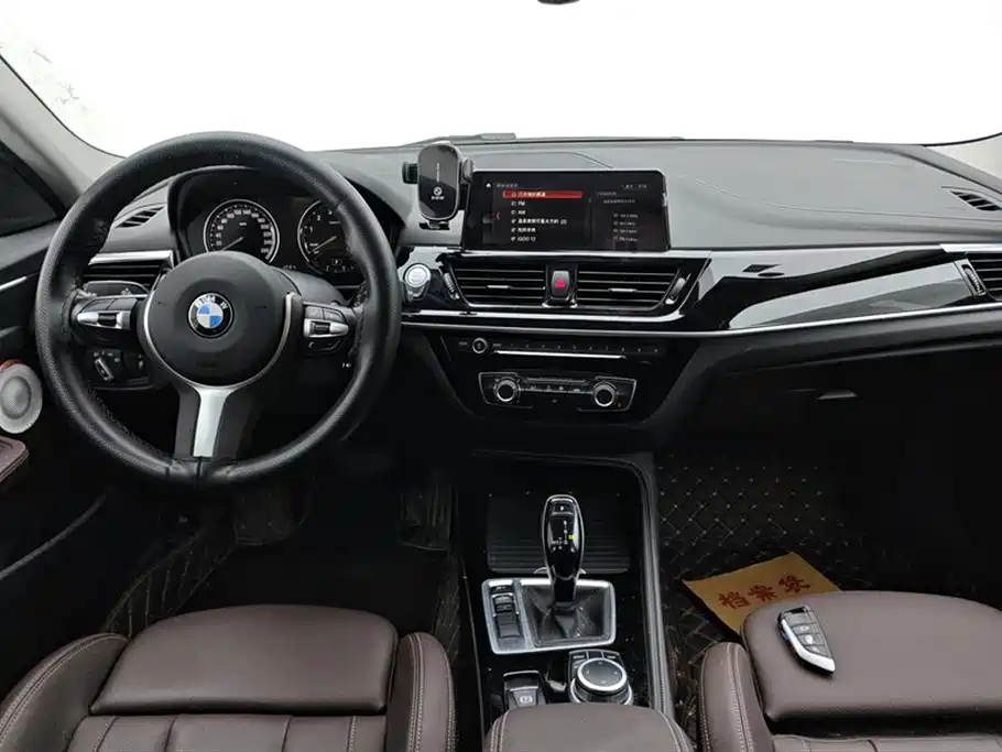 BMW 1 Series 2020 — фото 12