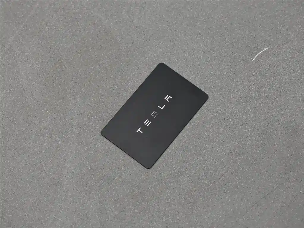 Tesla Model Y 2024 — фото 12