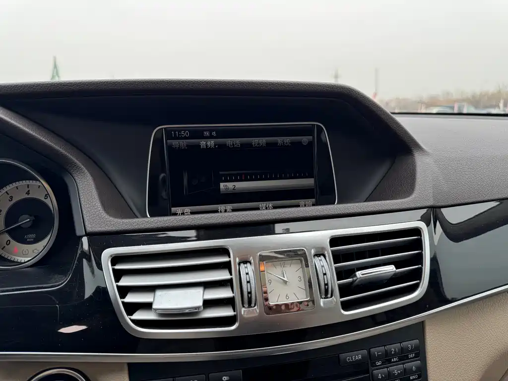 Mercedes-Benz E-Class 2015 — фото 19