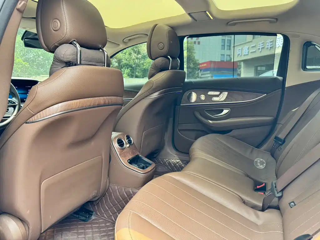 Mercedes-Benz E-Class 2023 — фото 6