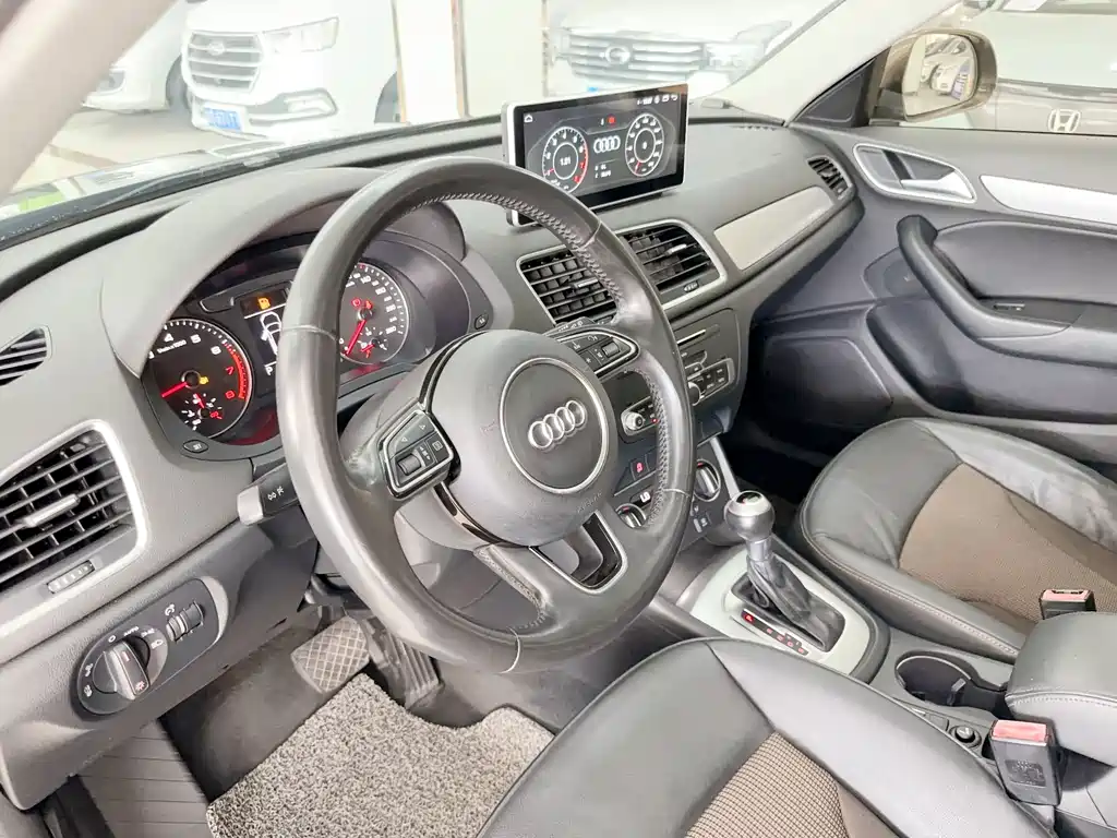Audi Q3 2016 — фото 14