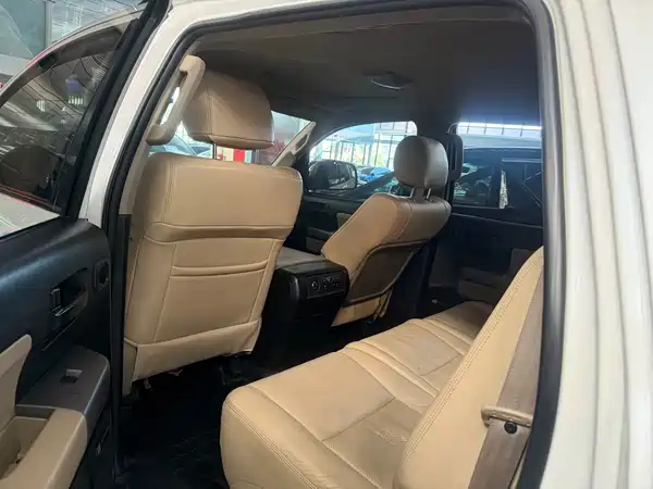 Toyota Sequoia 2015