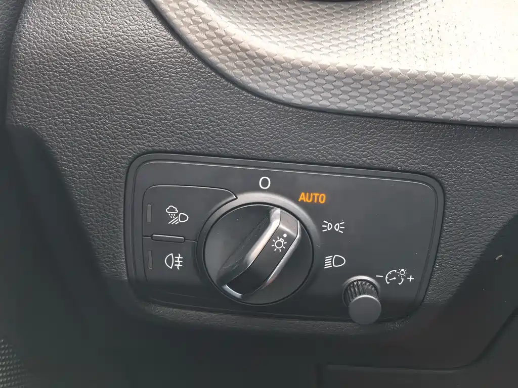 Audi Q2L 2021 — фото 12