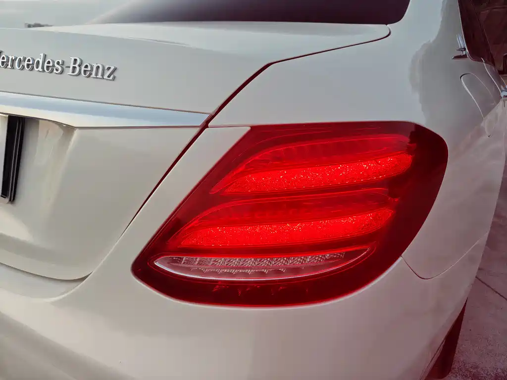 Mercedes-Benz E-Class 2020 — фото 16