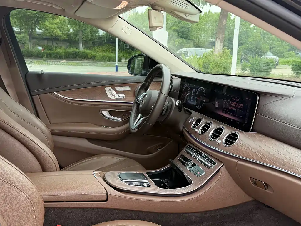 Mercedes-Benz E-Class 2019 — фото 19