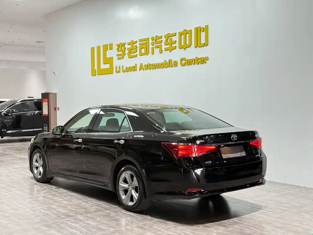 Toyota Crown 2016 — фото 5
