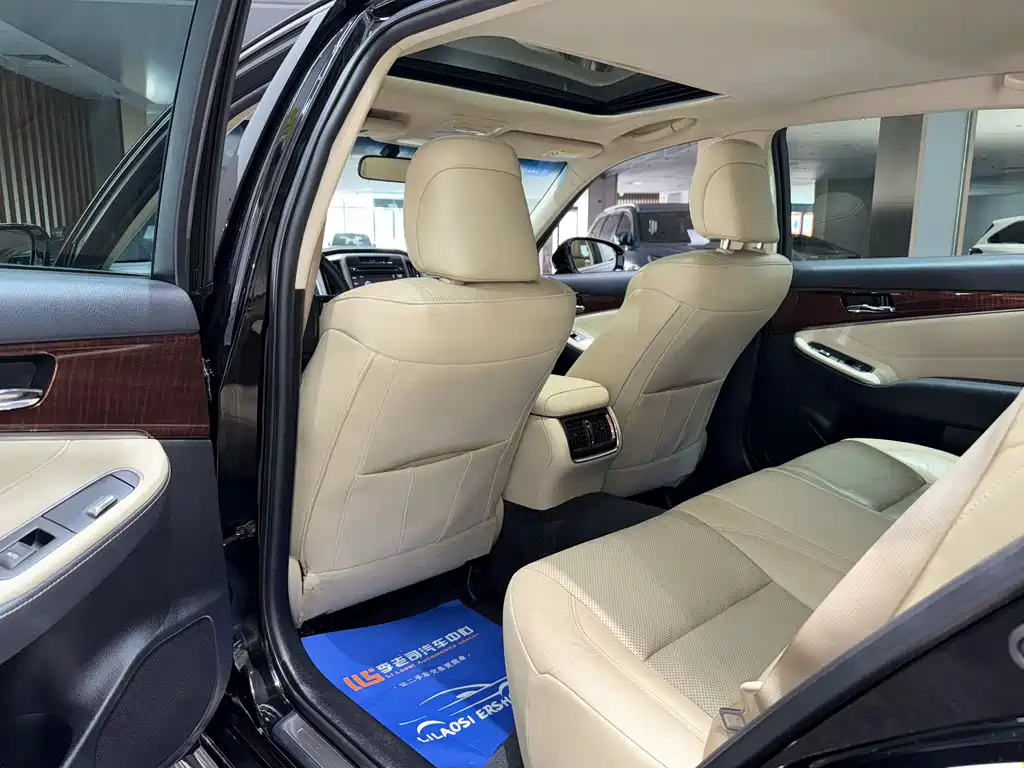 Toyota Crown 2016 — фото 20