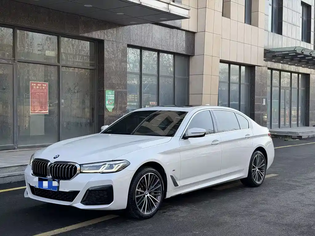 BMW 5 Series 2024 — фото 1