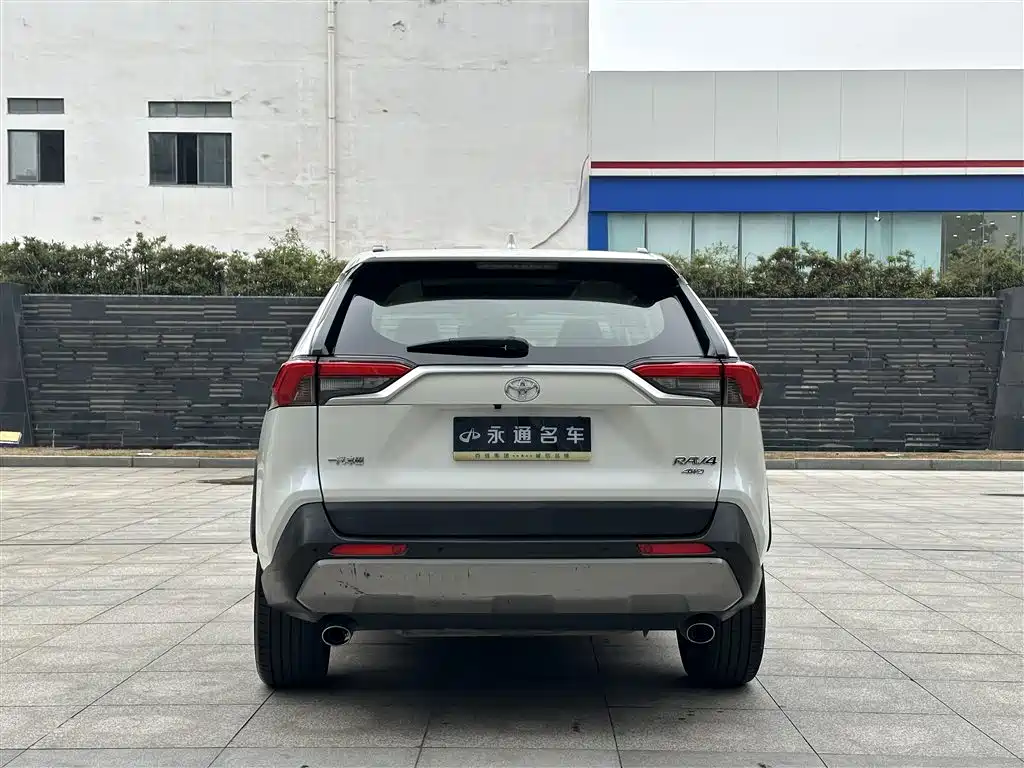 Toyota RAV4 2021 — фото 9
