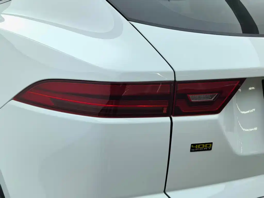 Jaguar E-PACE 2018 — фото 9