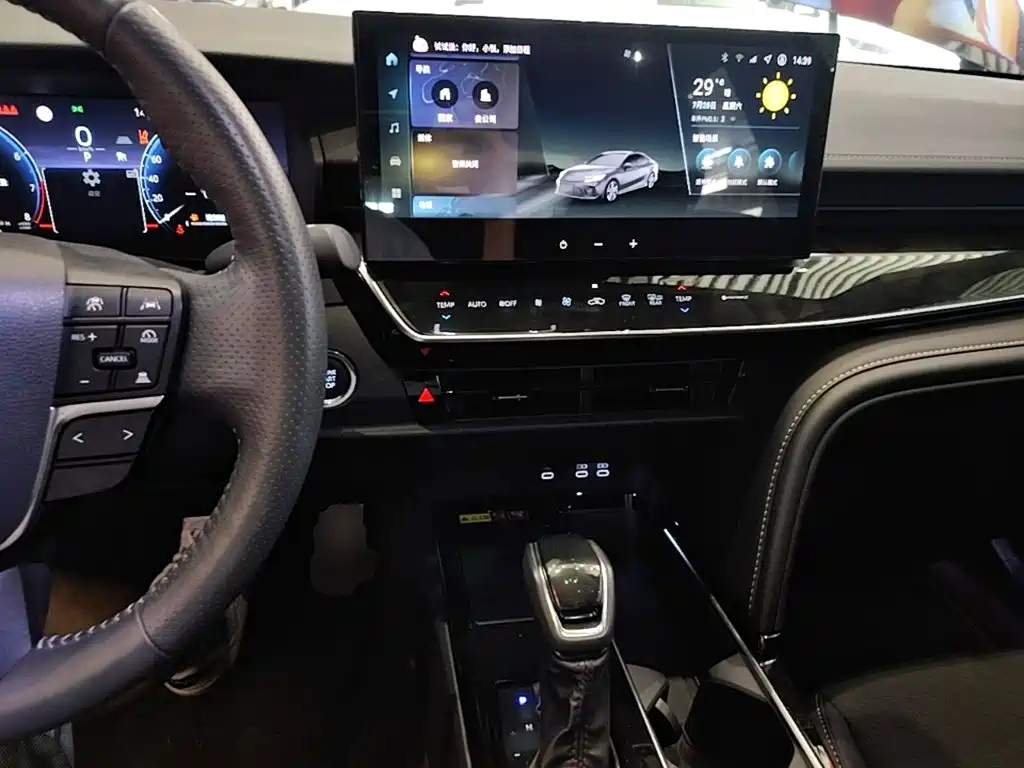 Toyota Camry 2025 — фото 10