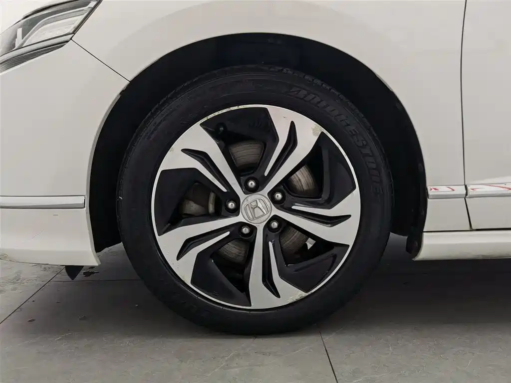 Honda Spirior 2015 — фото 17