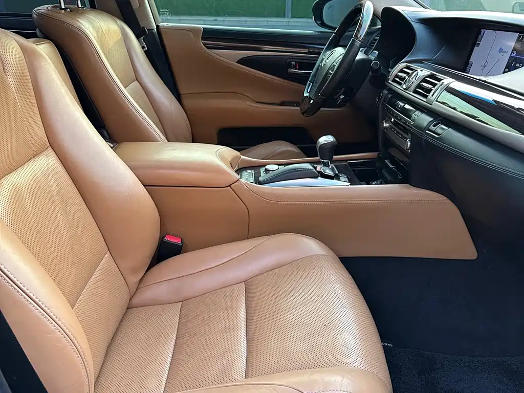Lexus LS 2014 — фото 17
