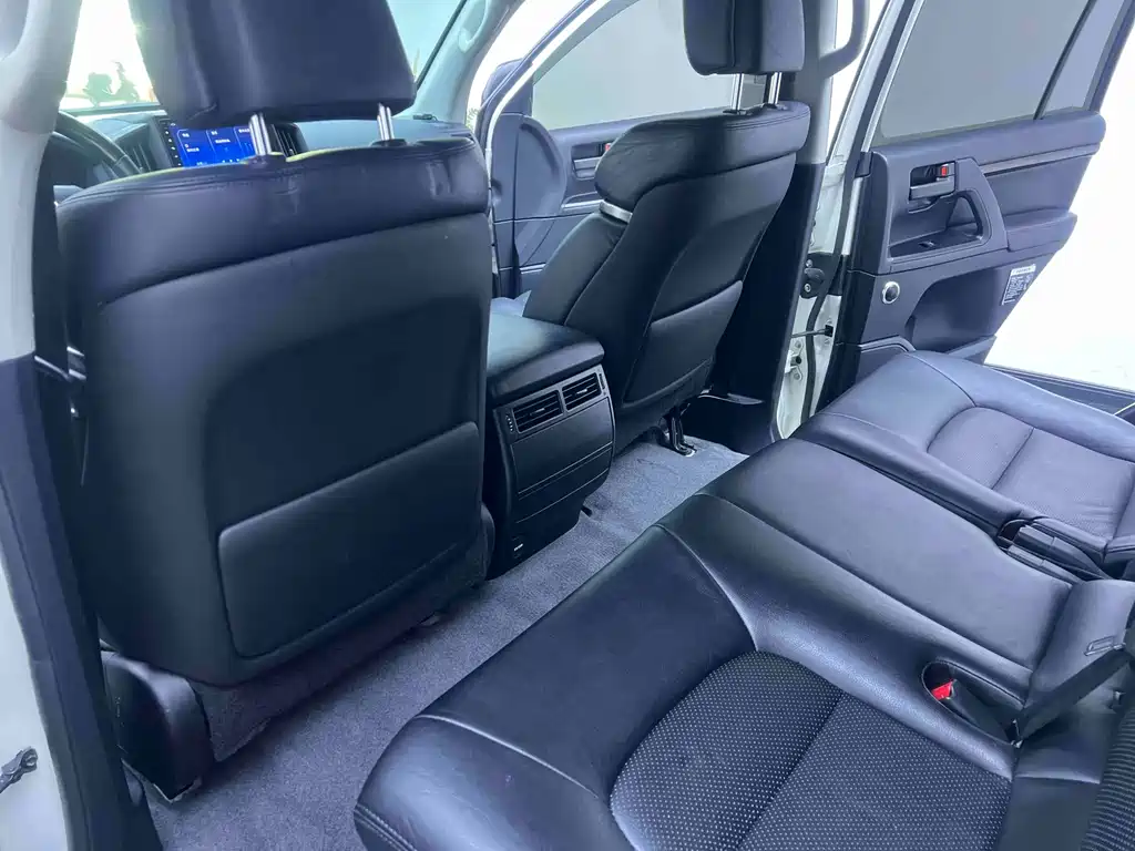 Toyota Land Cruiser 2017 — фото 11