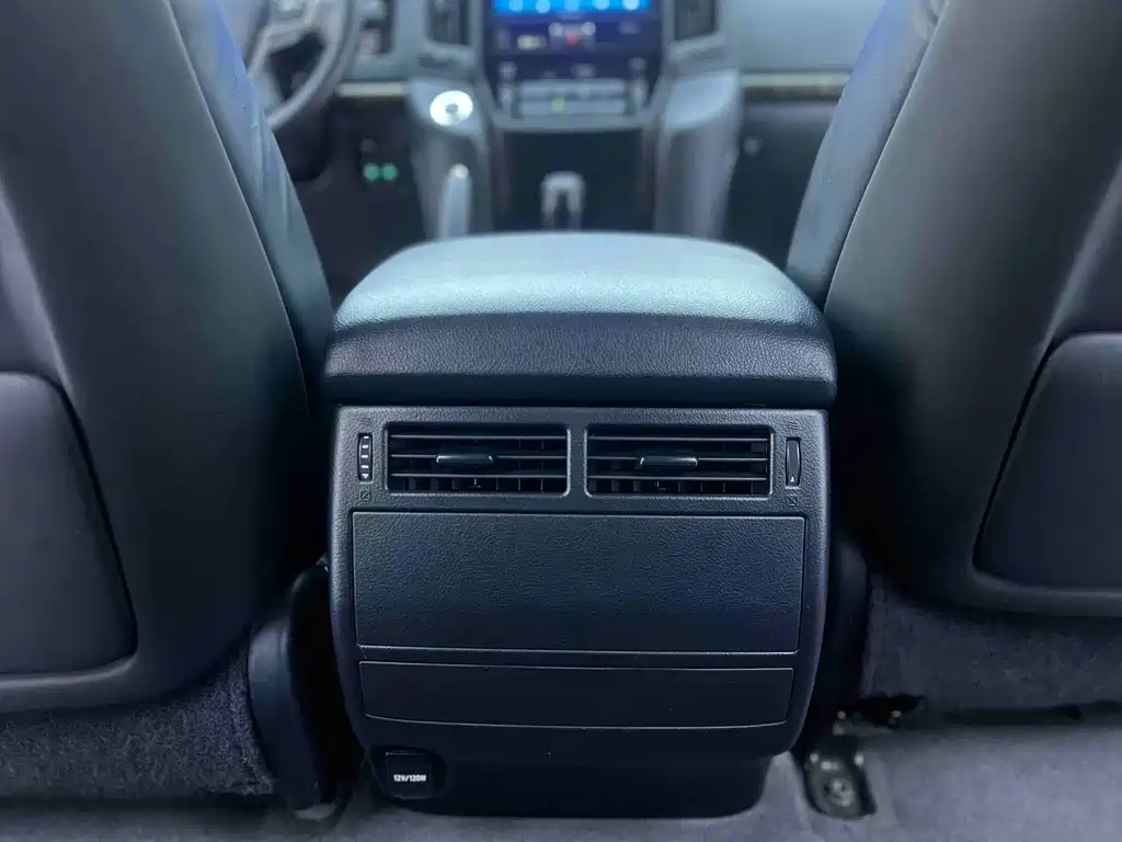 Toyota Land Cruiser 2017 — фото 12