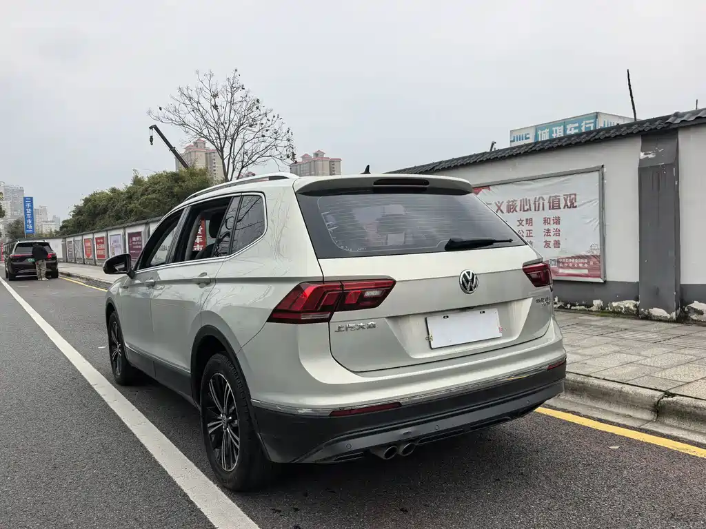 Volkswagen Tiguan L 2020 — фото 18