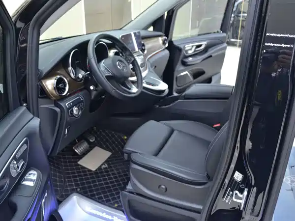 Mercedes-Benz V-Class 2024