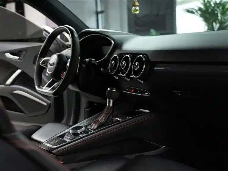 Audi TT RS 2018 — фото 10