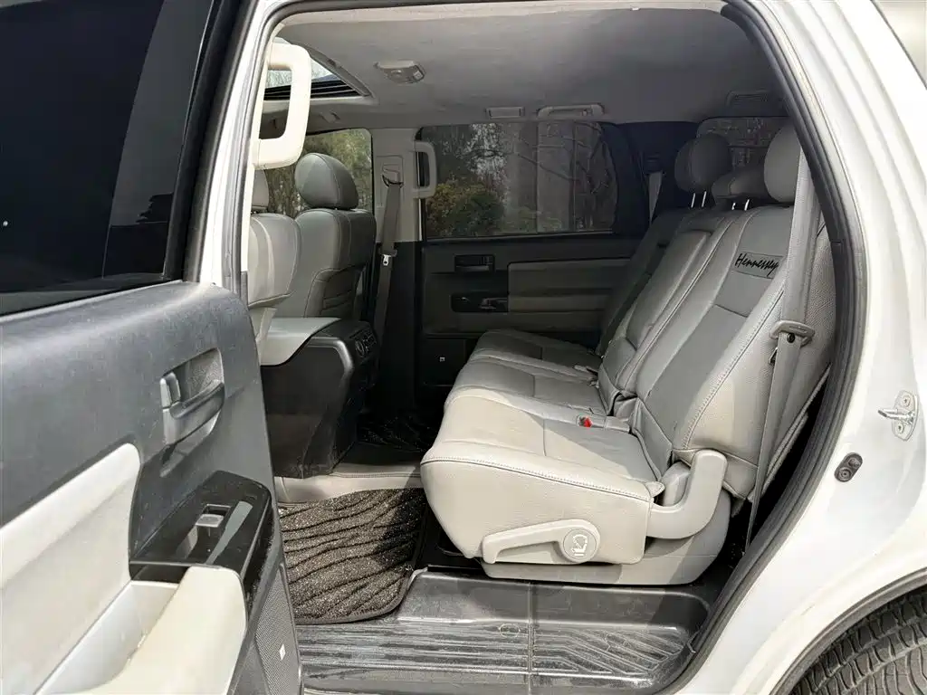 Toyota Sequoia 2015 — фото 8