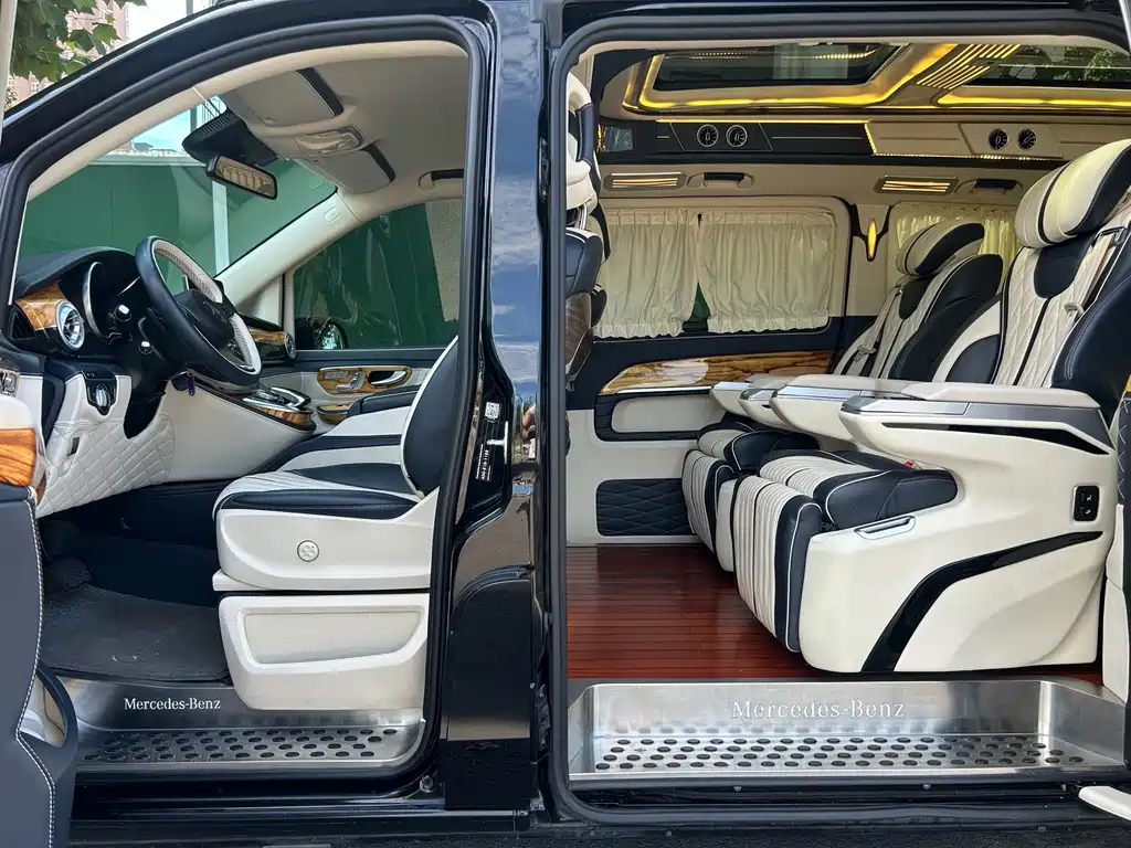 Mercedes-Benz V-Class 2021 — фото 11