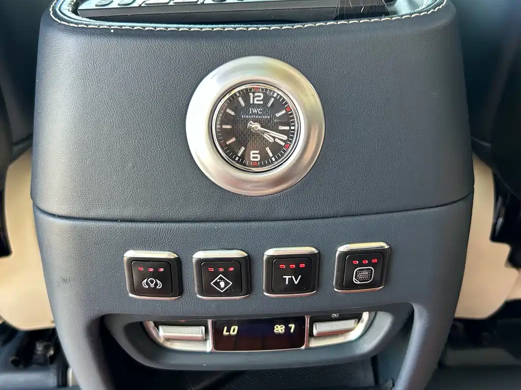 Mercedes-Benz V-Class 2021 — фото 17