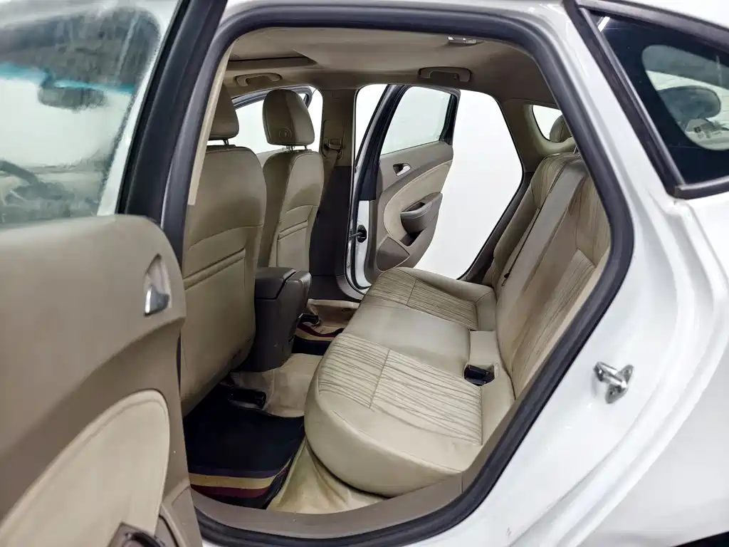 Buick Excelle 2014 — фото 13