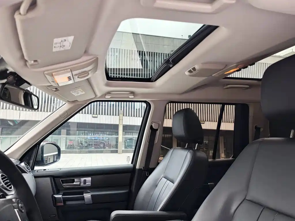 Land Rover Discovery 2015 — фото 18