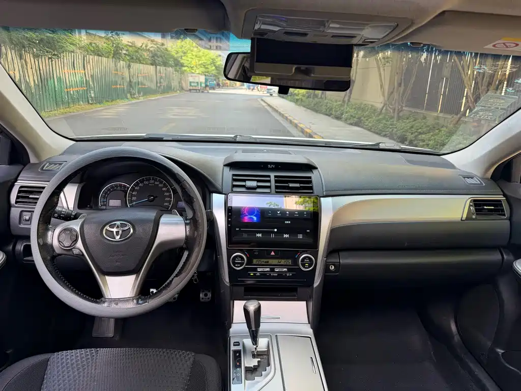 Toyota Camry 2014 — фото 11