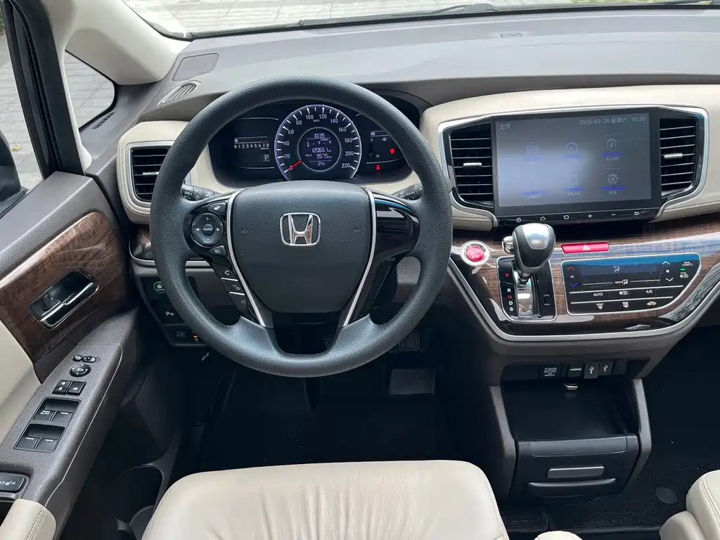 Honda Odyssey 2018 — фото 11