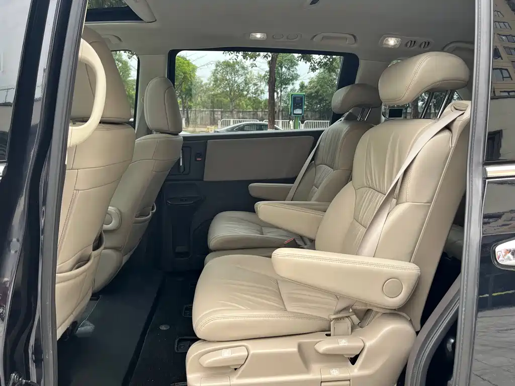 Honda Odyssey 2018 — фото 12