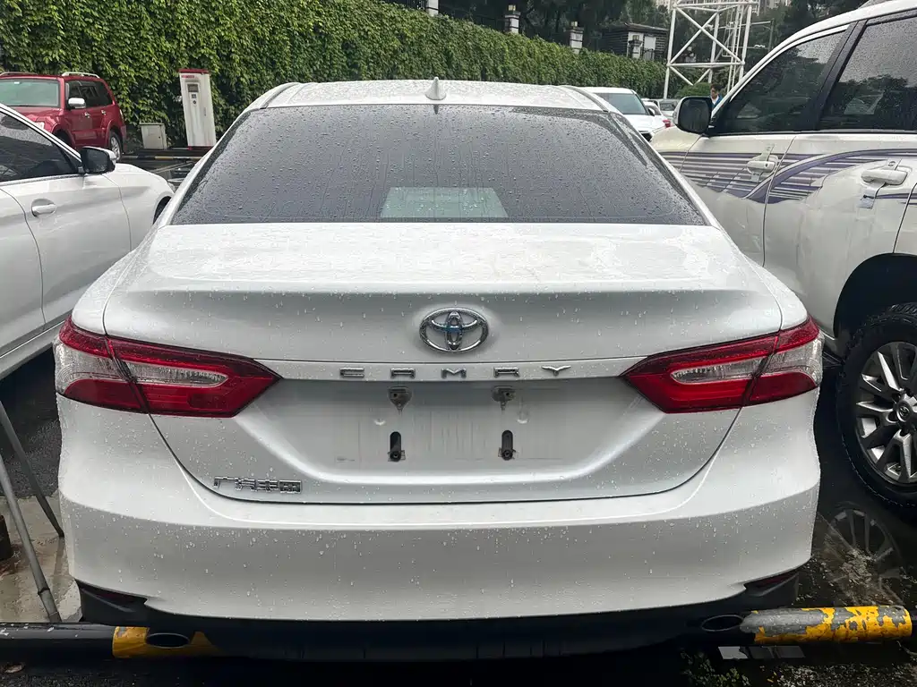 Toyota Camry 2023 — фото 11