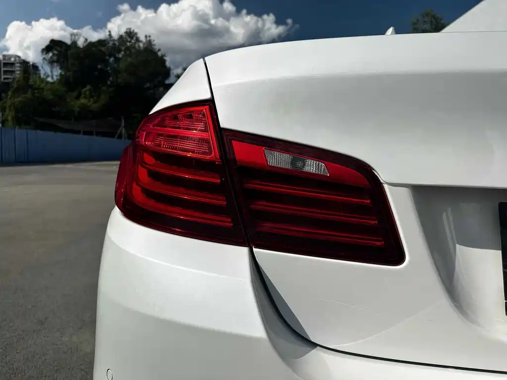 BMW 5 Series 2016 — фото 11