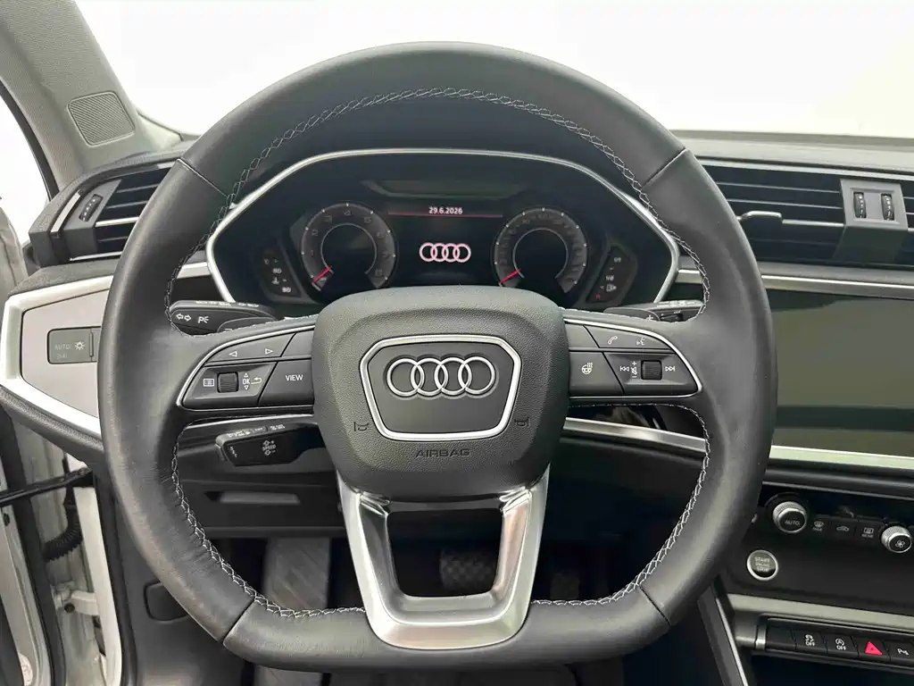 Audi Q3 2023 — фото 18