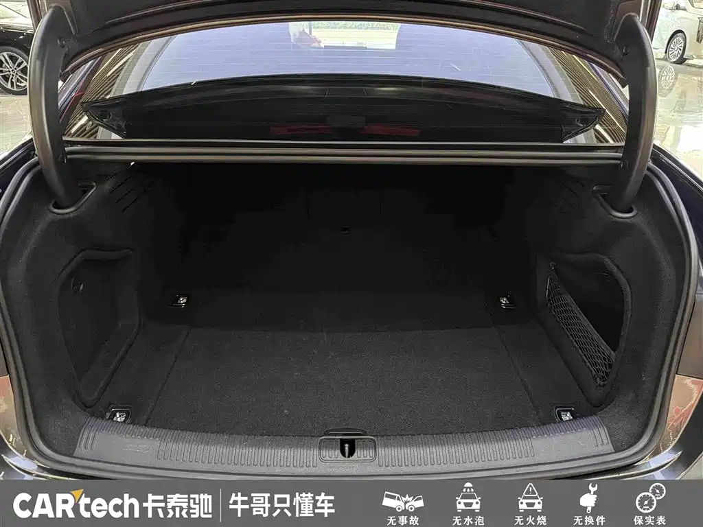 Audi A4L 2023 — фото 13