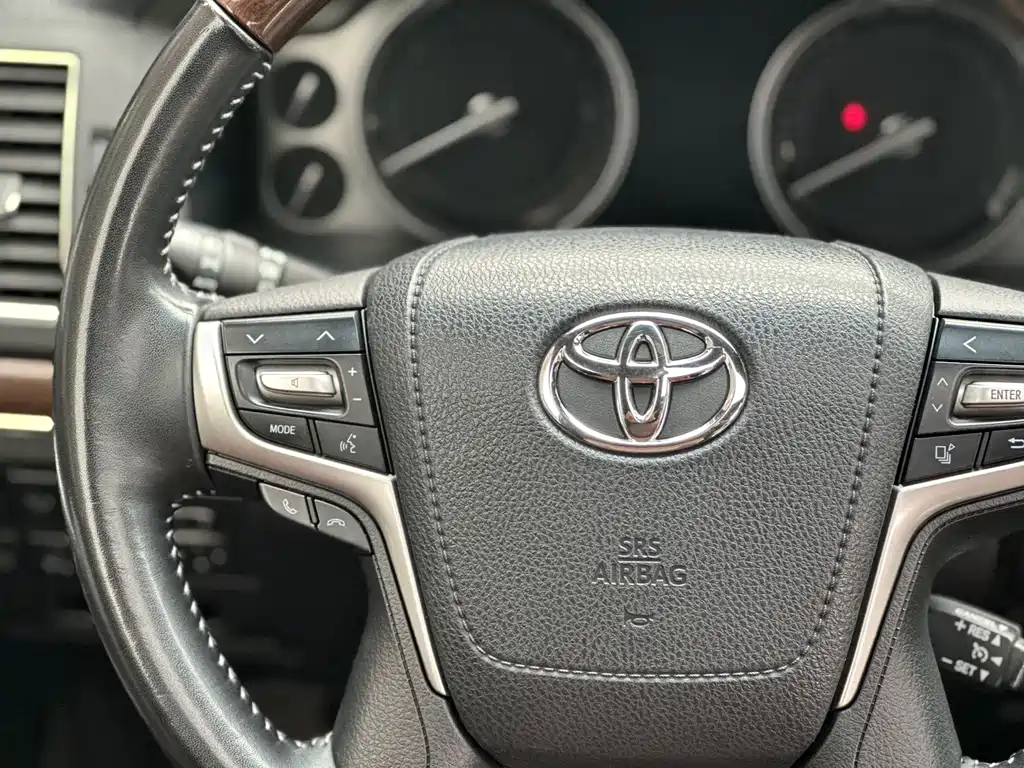 Toyota Land Cruiser 2020 — фото 12