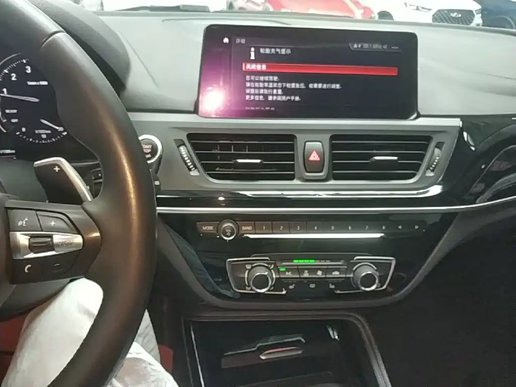 BMW 1 Series 2019 — фото 13