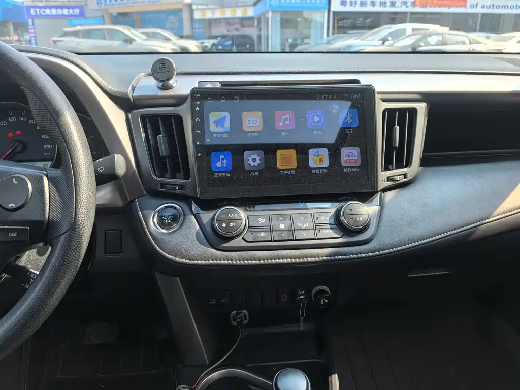 Toyota RAV4 2019 — фото 10